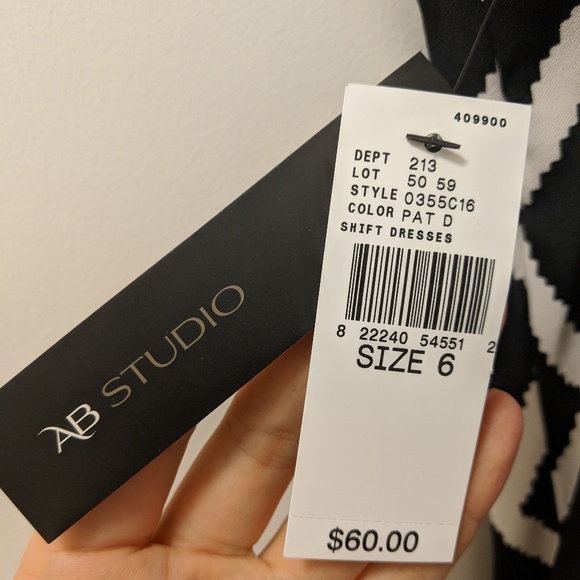 *NEW Shift Dress w/ Necklace - Picture 5 of 7